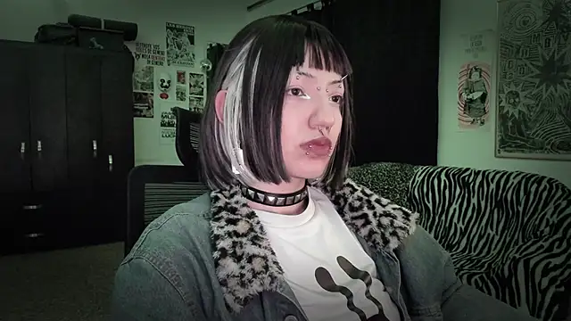 roxy toxic online show from 06-18-26, 12:55