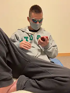 Snapshot of ki--kun chatting on 03-09-26, 12:42 ki--kun online show from 03-09-26, 12:42