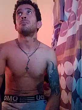 Snapshot of EstebanAkyLu chatting on 02-15-25, 08:33 EstebanAkyLu online show from 02-15-25, 08:33