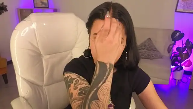 Nicole Foxx  online show from 11-30-25, 03:27