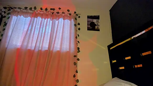 Snapshot of DanteAndKyle chatting on 06-25-26, 12:53 DanteAndKyle online show from 06-25-26, 12:53