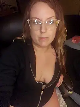 Snapshot of TattedMamaXOXO chatting on 02-03-25, 04:57 TattedMamaXOXO online show from 02-03-25, 04:57