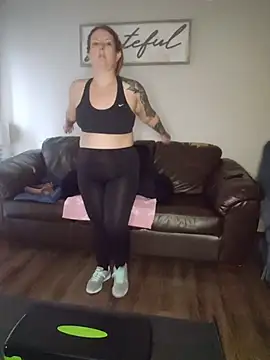 Snapshot of TattedMamaXOXO chatting on 11-19-25, 06:30 TattedMamaXOXO online show from 11-19-25, 06:30