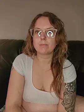 Snapshot of TattedMamaXOXO chatting on 11-24-25, 09:03 TattedMamaXOXO online show from 11-24-25, 09:03