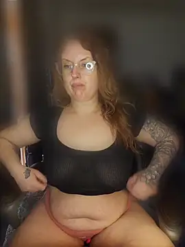 Snapshot of TattedMamaXOXO chatting on 03-18-26, 06:11 TattedMamaXOXO online show from 03-18-26, 06:11