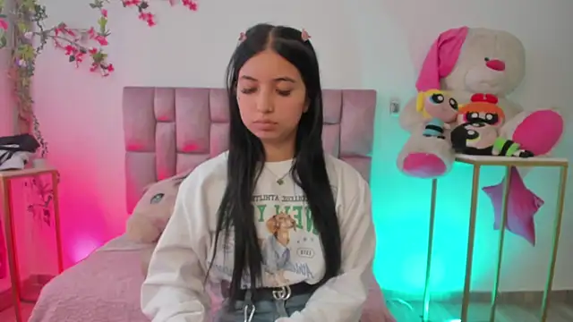 sofia  james online show from 11-06-25, 07:04