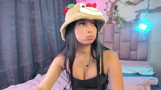 sofia  james online show from 12-02-25, 09:21