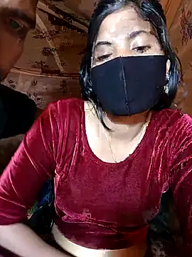 Snapshot of Hot_couple_1 chatting on 02-21-26, 04:52 Hot couple 1 online show from 02-21-26, 04:52