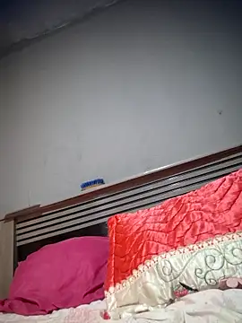 Snapshot of melangelo17 chatting on 02-15-26, 08:05 melangelo17 online show from 02-15-26, 08:05