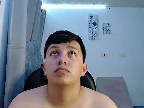 Snapshot of Alan_red chatting on 12-17-25, 11:33 Alan red online show from 12-17-25, 11:33