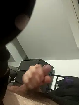 Snapshot of wyattstone chatting on 11-10-25, 02:10 wyattstone online show from 11-10-25, 02:10