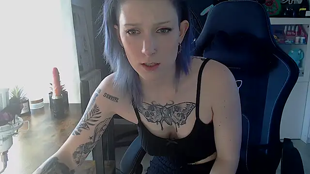 LiaPiaculum online show from 03-18-25, 02:59
