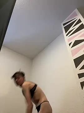 Snapshot of Ciara2004 chatting on 01-11-26, 01:16 Ciara2004 online show from 01-11-26, 01:16