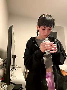 Snapshot of Ciara2004 chatting on 01-14-26, 04:45 Ciara2004 online show from 01-14-26, 04:45