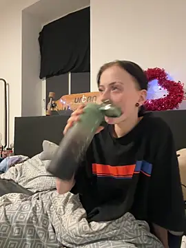 Snapshot of Ciara2004 chatting on 02-25-26, 01:48 Ciara2004 online show from 02-25-26, 01:48