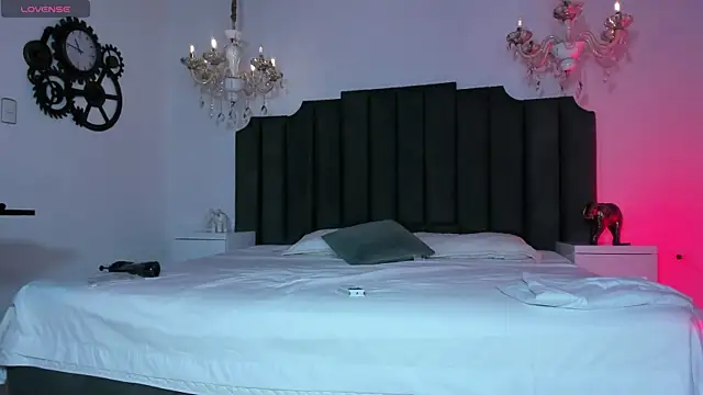 AnthonelaRusso  online show from 10-03-25, 03:47