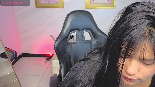 Paulette v online show from 04-29-26, 01:04