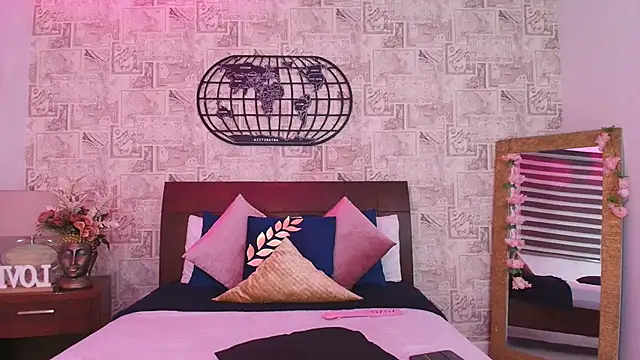 Bella Smiith  online show from 10-15-25, 12:49