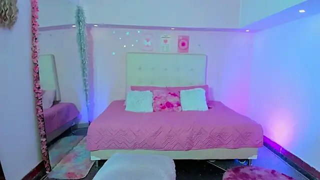 ScarlettDreamss7 online show from 10-04-25, 01:47