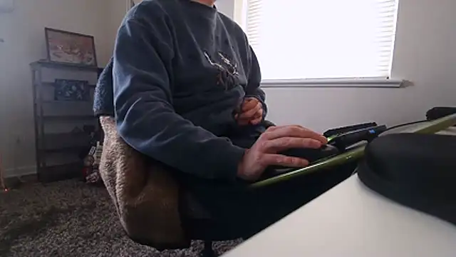 Snapshot of Prolapse_Pig chatting on 12-02-25, 04:35 Prolapse Pig online show from 12-02-25, 04:35