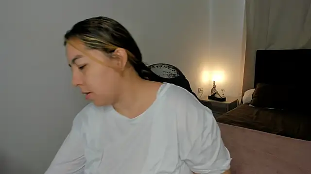 brithany olson25 online show from 04-11-26, 01:59