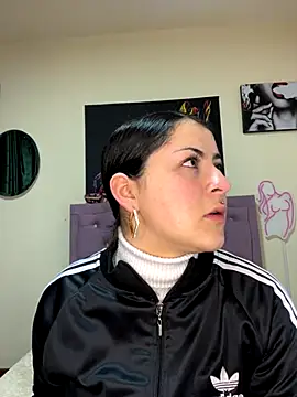 Emmie Hot online show from 10-17-25, 01:03