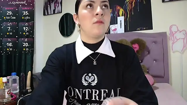 Emmie Hot online show from 10-24-25, 12:01