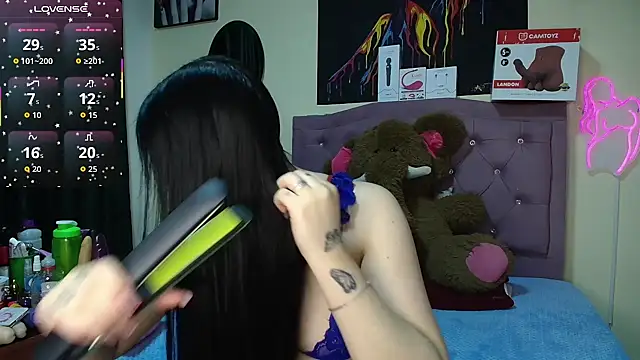 Snapshot of Emmie_Hot chatting on 07-07-26, 11:58 Emmie Hot online show from 07-07-26, 11:58