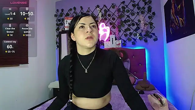 Snapshot of Emmie_Hot chatting on 07-23-26, 11:52 Emmie Hot online show from 07-23-26, 11:52