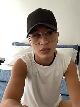 Snapshot of Diegosavage3 chatting on 09-17-25, 06:53 Diegosavage3 online show from 09-17-25, 06:53