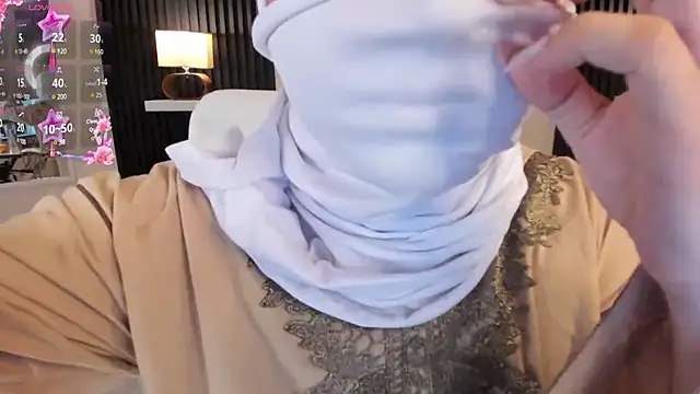 Snapshot of Ayha_khalaf chatting on 03-17-25, 02:52 Ayha khalaf online show from 03-17-25, 02:52