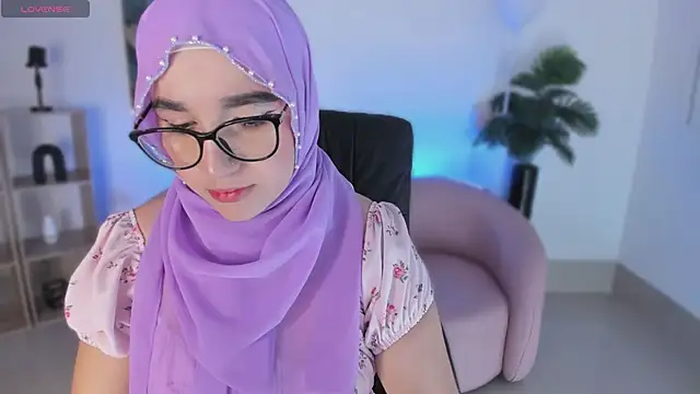 Snapshot of Ayha_khalaf chatting on 09-12-25, 01:17 Ayha khalaf online show from 09-12-25, 01:17