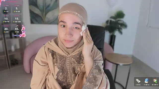 Snapshot of Ayha_khalaf chatting on 09-15-25, 02:00 Ayha khalaf online show from 09-15-25, 02:00