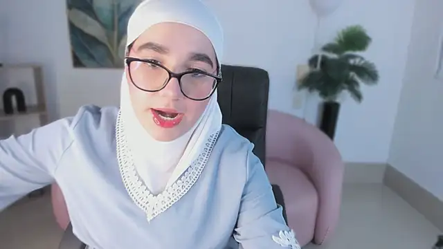 Snapshot of Ayha_khalaf chatting on 09-23-25, 01:41 Ayha khalaf online show from 09-23-25, 01:41