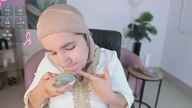 Snapshot of Ayha_khalaf chatting on 09-26-25, 01:09 Ayha khalaf online show from 09-26-25, 01:09