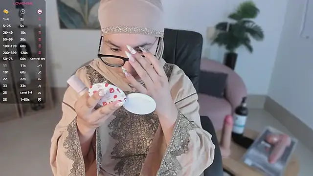 Snapshot of Ayha_khalaf chatting on 09-27-25, 01:43 Ayha khalaf online show from 09-27-25, 01:43