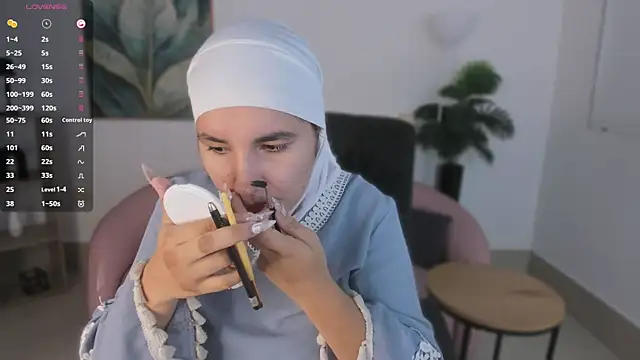 Snapshot of Ayha_khalaf chatting on 09-29-25, 01:22 Ayha khalaf online show from 09-29-25, 01:22