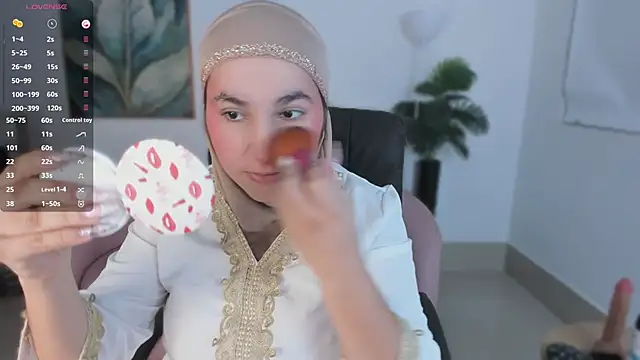 Snapshot of Ayha_khalaf chatting on 10-02-25, 01:23 Ayha khalaf online show from 10-02-25, 01:23