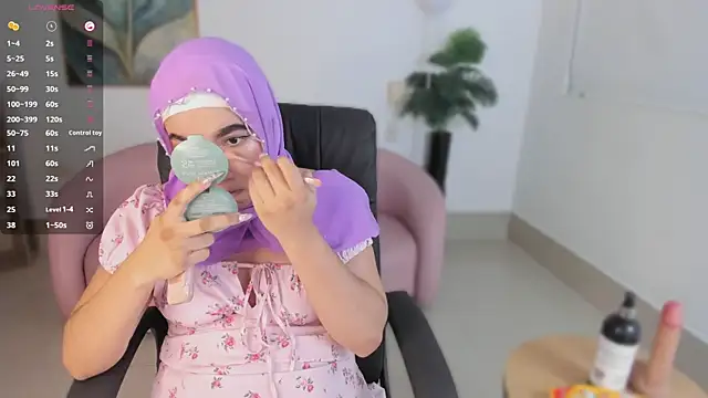 Snapshot of Ayha_khalaf chatting on 10-06-25, 01:03 Ayha khalaf online show from 10-06-25, 01:03