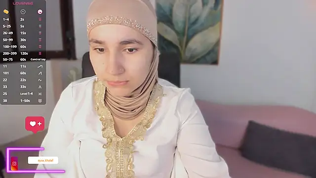 Snapshot of Ayha_khalaf chatting on 10-08-25, 01:03 Ayha khalaf online show from 10-08-25, 01:03