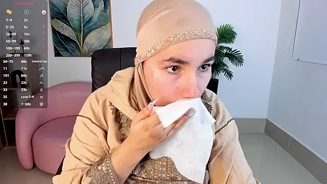 Snapshot of Ayha_khalaf chatting on 10-09-25, 01:14 Ayha khalaf online show from 10-09-25, 01:14