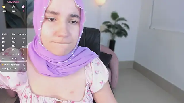 Snapshot of Ayha_khalaf chatting on 10-10-25, 01:15 Ayha khalaf online show from 10-10-25, 01:15