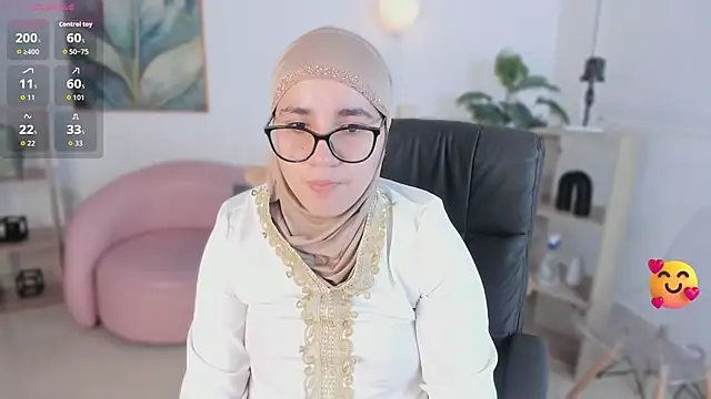 Snapshot of Ayha_khalaf chatting on 10-14-25, 01:06 Ayha khalaf online show from 10-14-25, 01:06