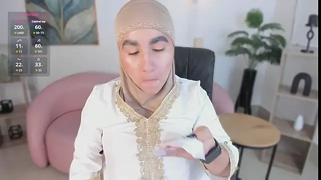 Snapshot of Ayha_khalaf chatting on 10-17-25, 01:31 Ayha khalaf online show from 10-17-25, 01:31