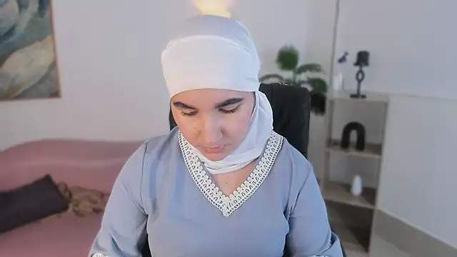 Snapshot of Ayha_khalaf chatting on 10-21-25, 01:17 Ayha khalaf online show from 10-21-25, 01:17