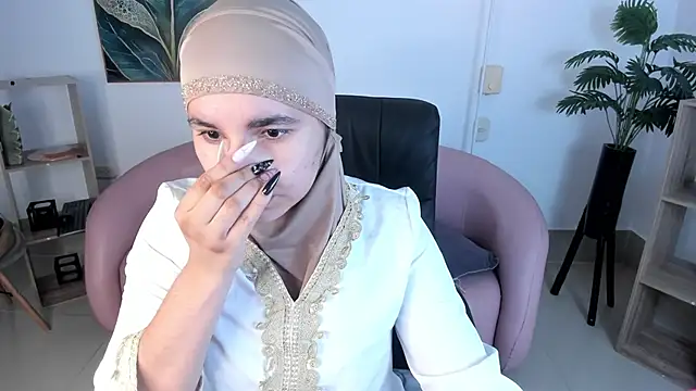 Snapshot of Ayha_khalaf chatting on 10-24-25, 01:13 Ayha khalaf online show from 10-24-25, 01:13