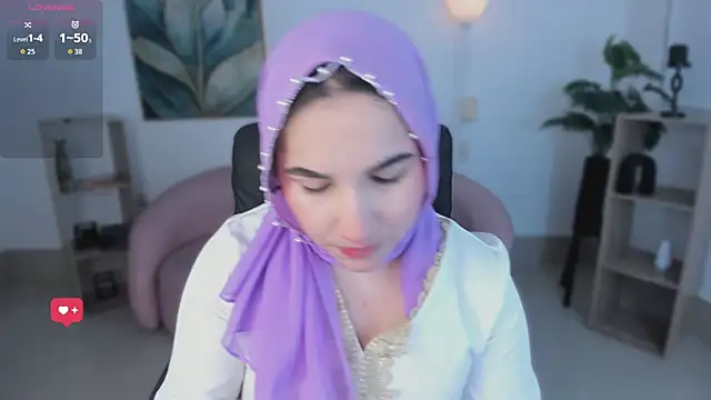 Snapshot of Ayha_khalaf chatting on 10-29-25, 01:19 Ayha khalaf online show from 10-29-25, 01:19