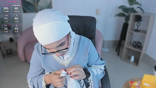 Snapshot of Ayha_khalaf chatting on 11-06-25, 01:17 Ayha khalaf online show from 11-06-25, 01:17