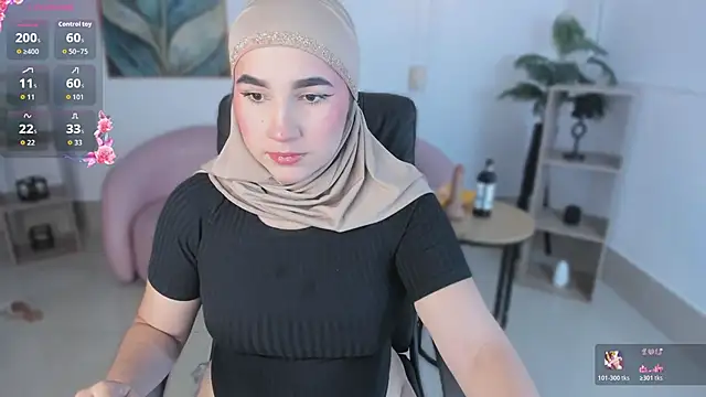 Snapshot of Ayha_khalaf chatting on 11-18-25, 01:33 Ayha khalaf online show from 11-18-25, 01:33