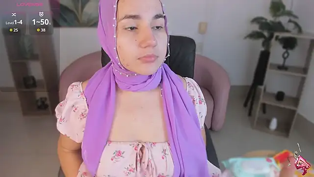 Snapshot of Ayha_khalaf chatting on 11-23-25, 01:05 Ayha khalaf online show from 11-23-25, 01:05